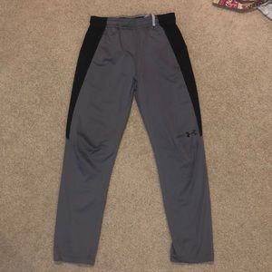 Youth Boys gray UnderArmour sweatpants!
